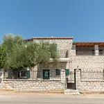 Peaceful Refuge In Mani 1 *