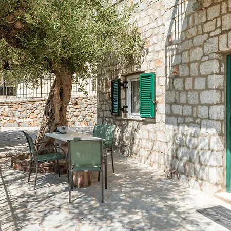 Peaceful Refuge In Mani 1 Feriehus