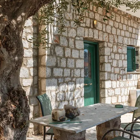 Peaceful Refuge In Mani 1 *