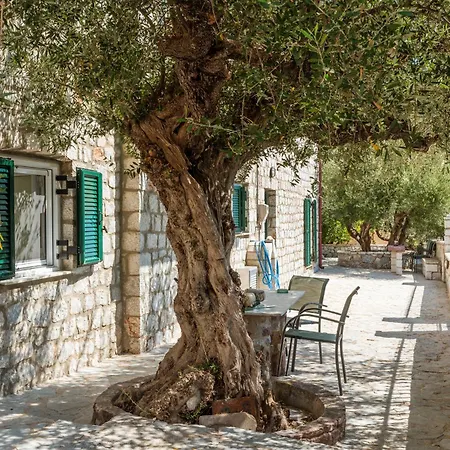 Peaceful Refuge In Mani 1 *