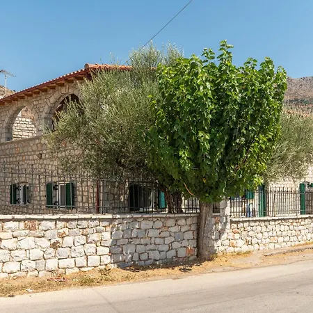 Peaceful Refuge In Mani 1 *