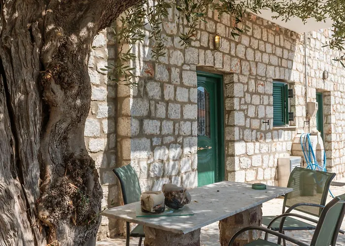 Peaceful Refuge In Mani 1 *