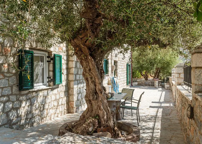 Peaceful Refuge In Mani 1 *