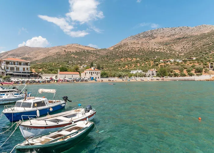 Peaceful Refuge In Mani 1 Hébergement de vacances *